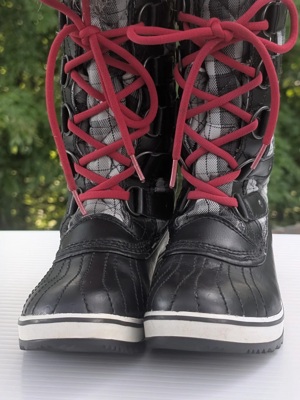 Sorel Girls Kids Black Snow Boots with Red Laces 6
